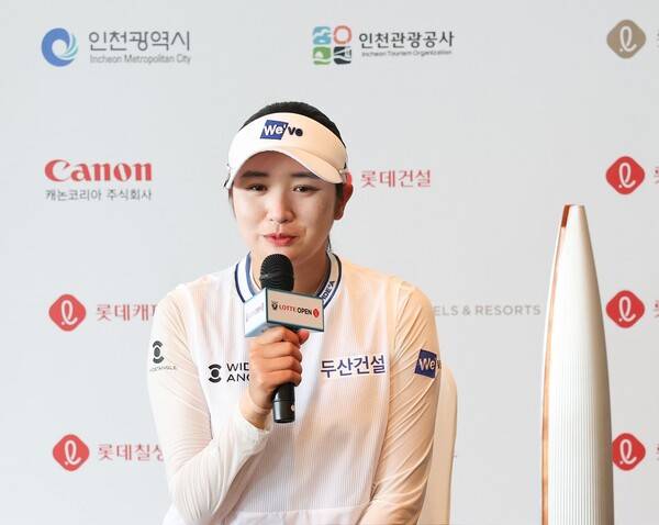 2025년 한국여자프로골프(KLPGA) 투어 제15회 롯데 오픈 우승을 차지한 박혜준 프로가 우승 인터뷰하는 모습이다. 사진제공=KLPGA