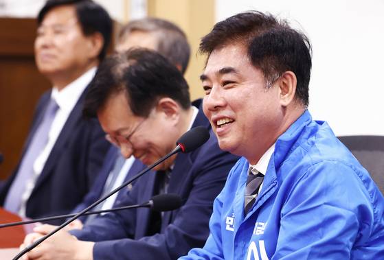 김병욱 더불어민주당 금융자본시장위원장이 지난 5월 16일 서울 여의도 국회 의원회관에서 열린 금융자본시장위원회 발대식에서 개회사를 하고 있다. 뉴스1