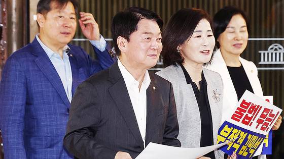 안철수 국민의힘 혁신위원장이 본회의가 열린 지난 3일 오후 서울 여의도 국회에서 열린 비공개 의원총회를 마치고 나오고 있다. 뉴스1