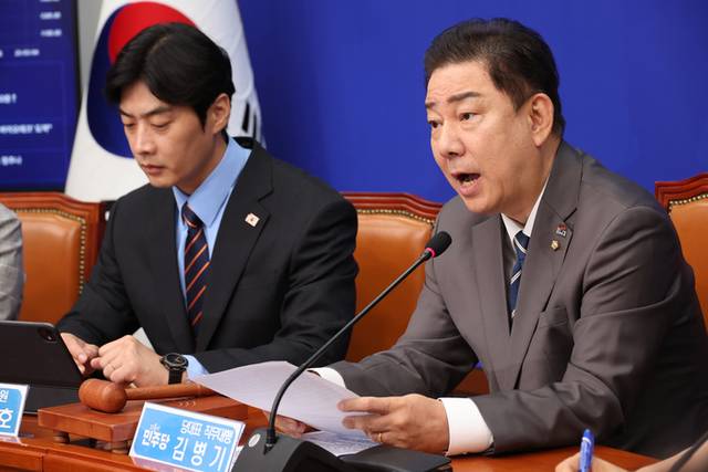 ▲ 더불어민주당 김병기 당대표 직무대행 겸 원내대표가 7일 서울 여의도 국회에서 열린 최고위원회의에서 발언하고 있다. 연합뉴스