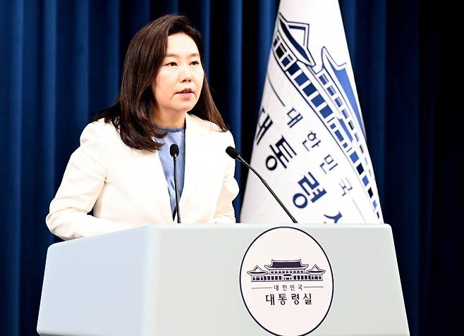 강유정 대통령실 대변인이 7일 용산 브리핑룸에서 청년담당관 신설 및 채용 관련 브리핑을 하고 있다.