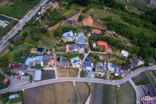 6월24일 대전시 대덕구 미호동 에너지 전환 마을 지붕 위에 태양광 패널이 설치되어 있다. ⓒ시사IN 신선영