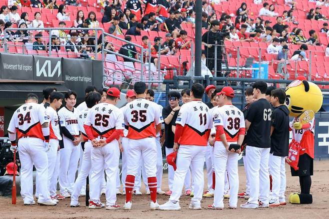 KIA는 전반기 막판 부상자가 속출하며 버티기에 돌입했지만, 기대 이상의 성적을 거두며 상위권 경쟁에 뛰어들었다. 사진제공|KIA 타이거즈