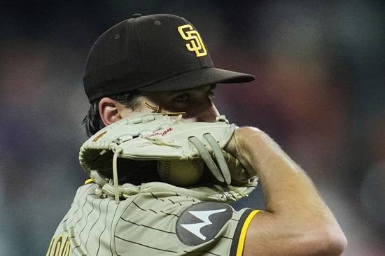 샌디에이고 파드리스 카일 하트가 7일(한국시간) 미국 캘리포니아주 샌디에이고의 펫코 파크에서 열린 2025 메이저리그(MLB) 텍사스 레인저스와 홈 경기에 팀의 두 번째 투수로 등판해 3⅔이닝 퍼펙트 피칭을 펼쳤다. 연합뉴스