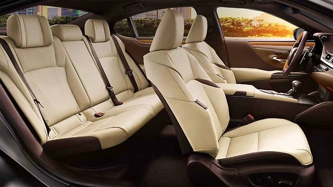 렉서스 ES 300h 실내