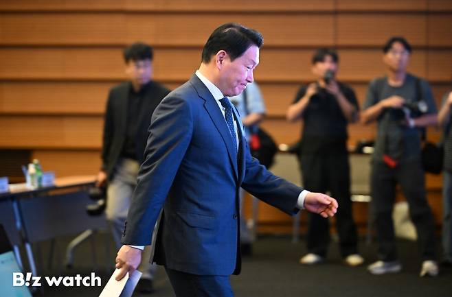 최태원 대한상공회의소 회장이 8일 서울 중구 대한상의에서 열린 '지속가능한 우리 사회를 위한 새로운 모색'을 주제로 한 토론회에 참석해 인사말하고 있다./사진=이명근 기자 qwe123@