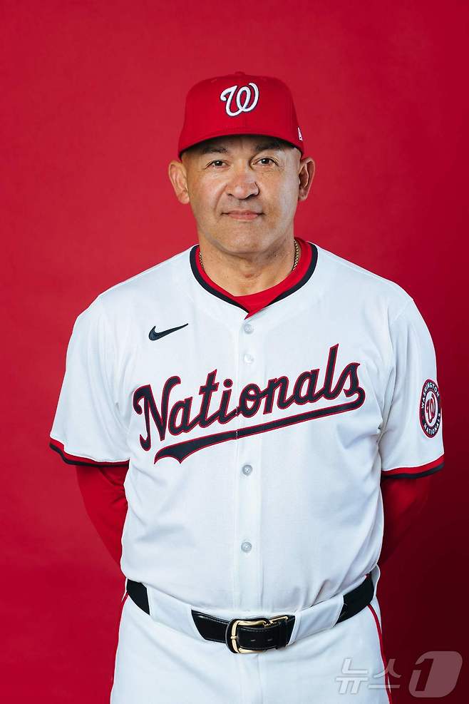 MLB 워싱턴 감독 대행으로 선임된 미겔 카이로 벤치코치. ⓒ AFP=뉴스1