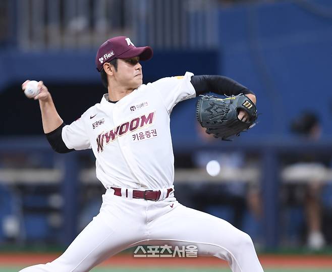 키움 투수 조영건이 서울 고척 스카이돔에서 열린 2024 KBO리그 삼성전에서 역투하고 있다. 고척 | 최승섭기자 thunder@sportsseoul.com