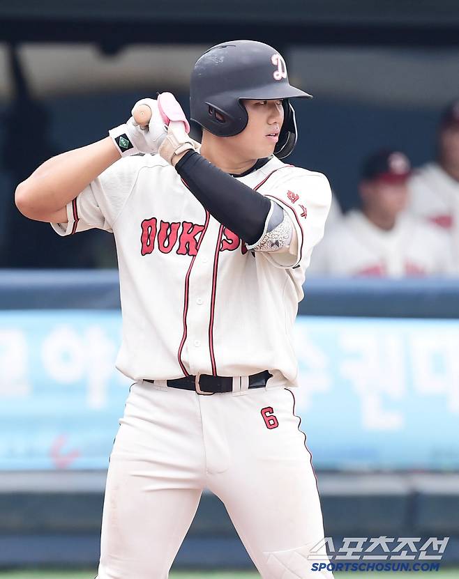 7일 서울 목동구장에서 열린 제80회 청룡기 고교야구선수권 대회 및 주말리그 왕중왕전 덕수고-진영고 경기. 타격하는 덕수고 엄준상. 목동=송정헌 기자songs@sportschosun.com/2025.07.07/