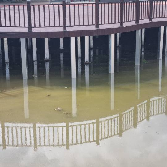 어울광장 철제 구조물