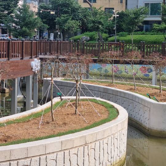 어울광장 콘크리리트 조형물