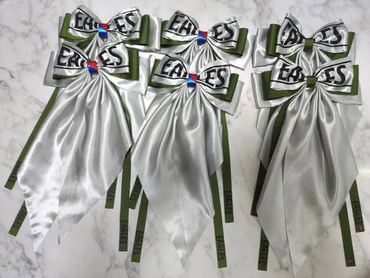 한화이글스 명칭이 담긴 자체 제작 리본핀. Threads 'Chloe yurin' 제공