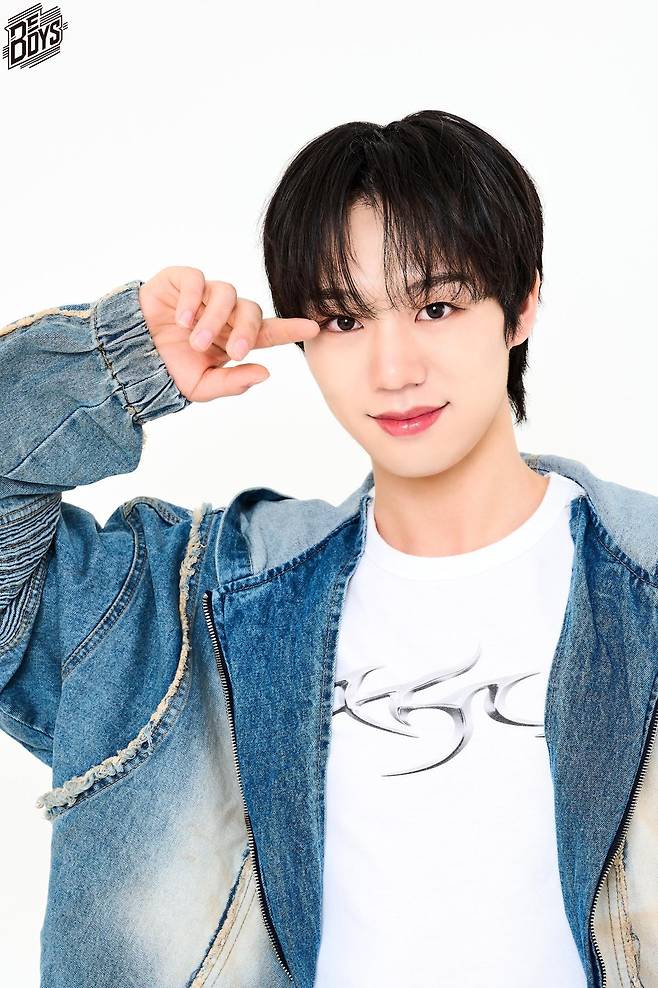 지난달 18일 데뷔한 6인조 보이그룹 ‘비보이즈’의 학성은 최초의 북한이탈주민(탈북민) 출신 아이돌이다. 사진 출처 비보이즈 X 제공