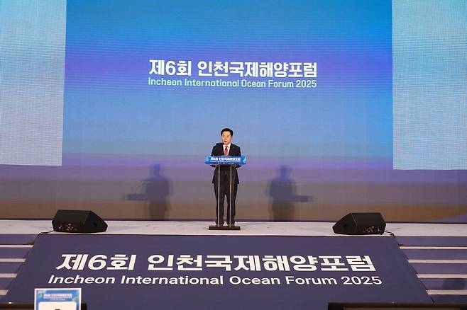 3일 인천 송도컨벤시아에서 열린 ‘제6회 인천 국제해양포럼’ 개막식에서 이경규 인천항만공사 사장이 환영사를 하고 있다. 인천항만공사 제공