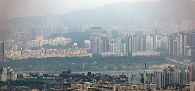 7일 서울 남산에서 바라본 아파트 단지. 뉴스1