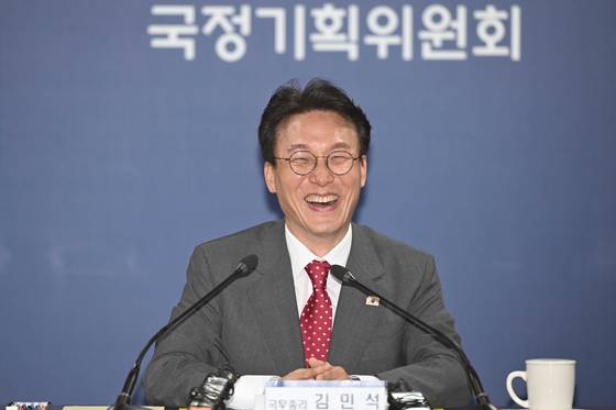 김민석 국무총리가 7일 오후 서울 종로구 국정기획위원회에서 열린 제4차 전체회의에서 인사말을 하고 있다. 뉴스1