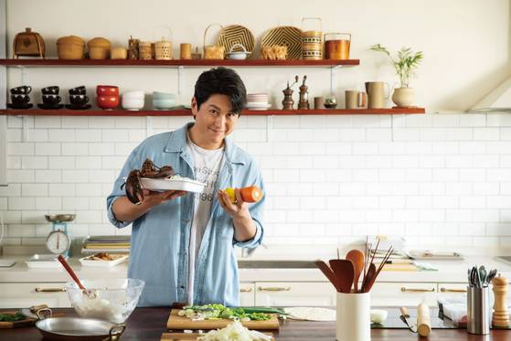 배우 류수영은 스트레스를 받을 때마다 요리를 한다고 한다. 사진 제공 세미콜론