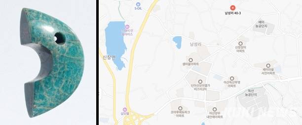 아산 남성리서 발견된 천하석 곡옥(왼쪽, 국립중앙박물관)과 남성리 유적지 위치도(오른쪽 붉은점).