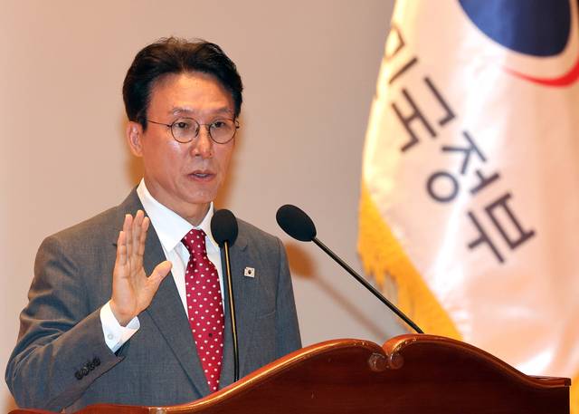 김민석 국무총리가 7일 정부세종청사 대강당에서 열린 취임식에서 취임 선서를 하고 있다. 연합뉴스