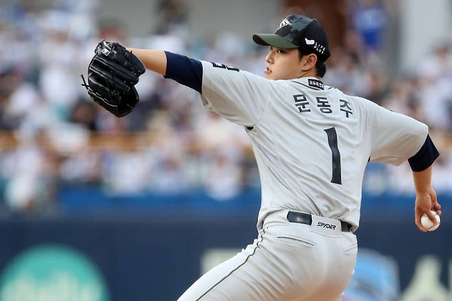전반기 1위를 확보한 한화 이글스가 KIA타이거즈와의 맞대결에서 위닝시리즈를 노린다. 사진은 한화에서 활약 중인 문동주의 모습. /사진=뉴스1
