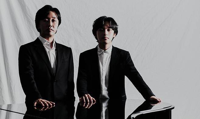 12일 아트센터인천 콘서트홀을 시작으로 14일 서울 롯데콘서트홀, 15일 서울 예술의전당 콘서트홀에서 듀오 리사이틀을 여는 피아니스트 임윤찬(오른쪽)과 손민수. 목프로덕션 제공