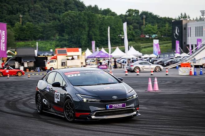 롤링은 큰 편이지만 이를 기반으로 빠른 주행을 이어갈 수 있다. 사진: 정인성 작가(@웨이브진)