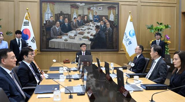 이창용 한국은행 총재가 5월 29일 서울 중구 한국은행에서 열린 금융통화위원회를 주재하고 있다. 사진공동취재단