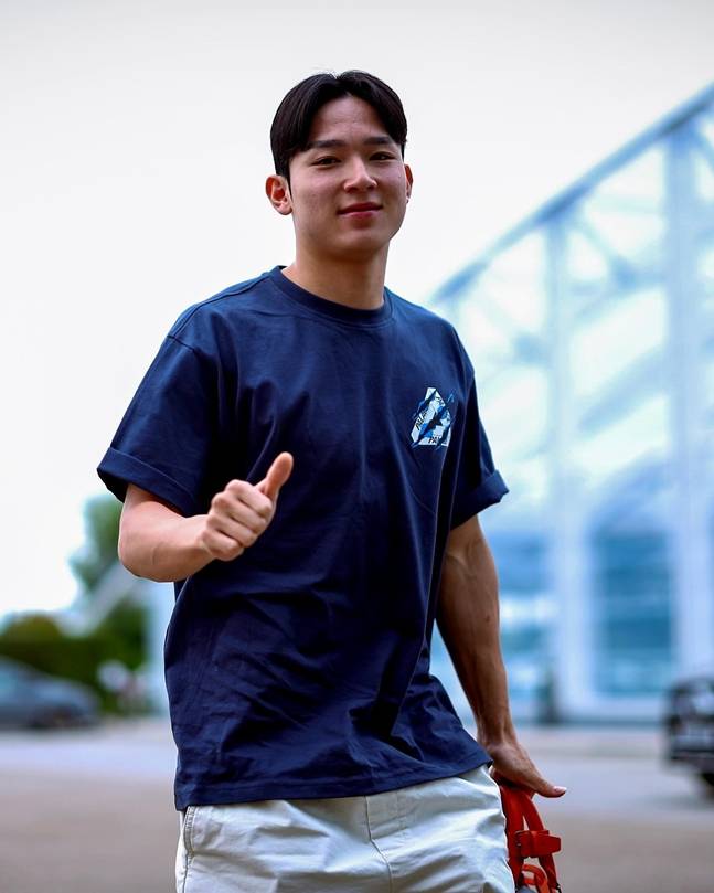 훈련을 앞두고 출근하고 있는 양민혁. /사진=토트넘 핫스퍼 공식 SNS