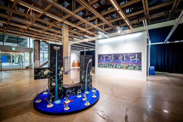 수원 복합문화공간 111CM에서 진행 중인 전시 ‘윤동주가 사랑한 한글’ 전경. /수원문화재단 제공.