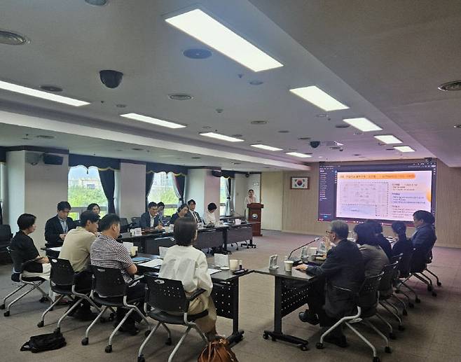 대전 서구는 8일 구청 장태산실에서 '여성친화도시조성위원회'를 열고, 2026년 여성친화도시 추진 계획에 대해 논의했다.사진제공은 대전 서구