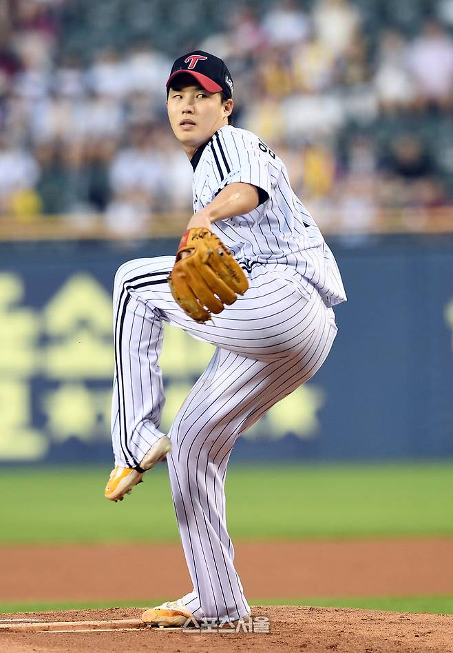 LG 임찬규가 8일 잠실구장에서 열린 2025 KBO리그 키움과 경기에 선발 등판해 힘차게 공을 던지고 있다. 잠실 | 박진업 기자 upandup@sportsseoul.com