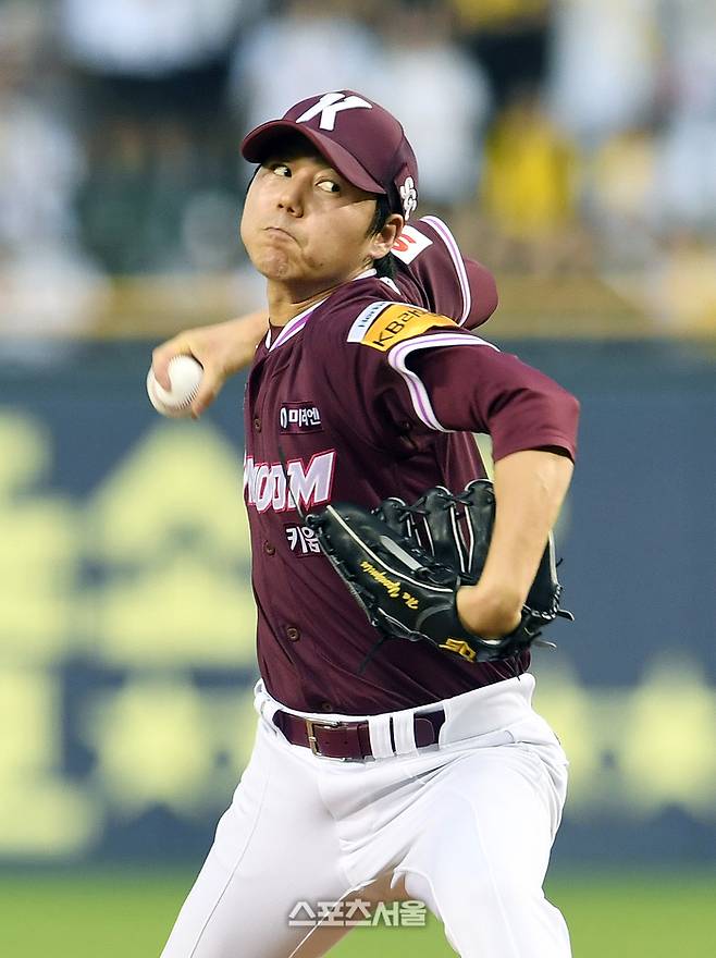 키움 하영민이 8일 잠실구장에서 열린 2025 KBO리그 LG전에서 선발 등판해 힘차게 공을 던지고 있다. 잠실 | 박진업 기자 upandup@sportsseoul.com