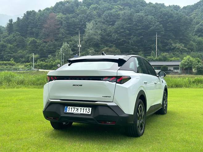 푸조 3008 후측면 ⓒ데일리안 편은지 기자