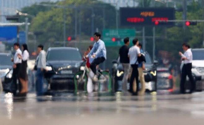 기록적인 폭염이 이어지면서 지난 8일 하루에만 온열질환자가 올해 처음 200명을 넘어섰다.ⓒ연합뉴스