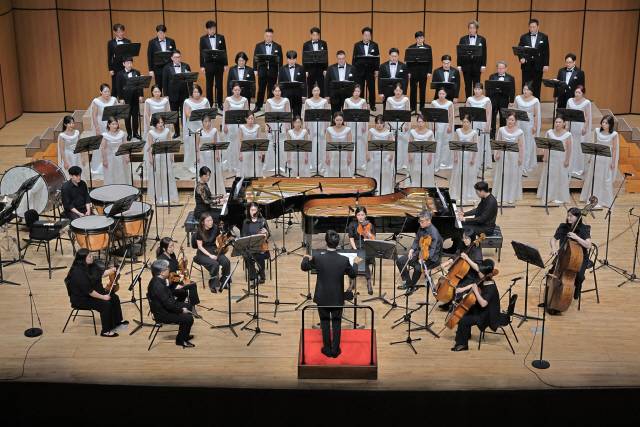 ▲ 춘천시립합창단이 최근 춘천문화예술회관에서 ‘춘천, 문학을 노래하다Ⅱ’를 선보였다.