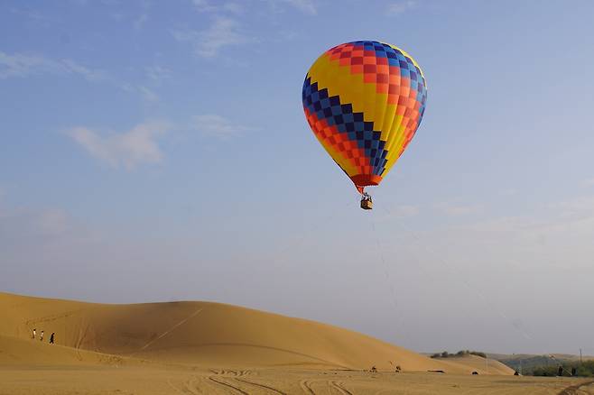 인컨타라사막 열기구 체험은 아직 리허설 중이다.
