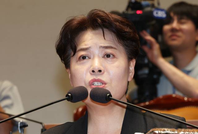 윤희숙 국민의힘 신임 혁신위원장이 9일 서울 여의도 국회에서 열린 의원총회에서 발언하고 있다. 연합뉴스