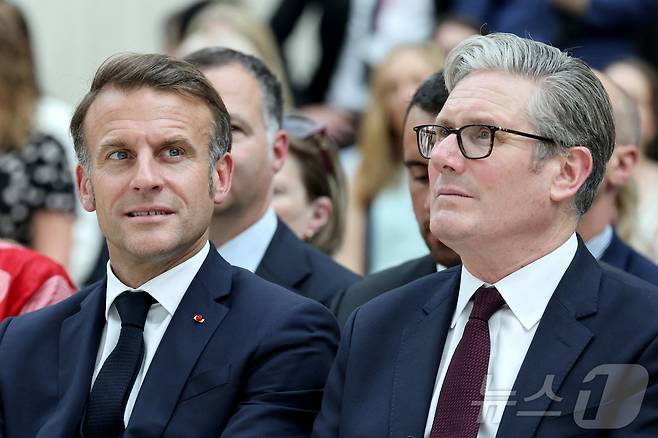 에마뉘엘 마크롱 프랑스 대통령과 키어 스타머 영국 총리가 9일 런던 대영박물관에서 열린 행사에 참석하고 있다. 2025.7.10 ⓒ 로이터=뉴스1 ⓒ News1 강민경 기자