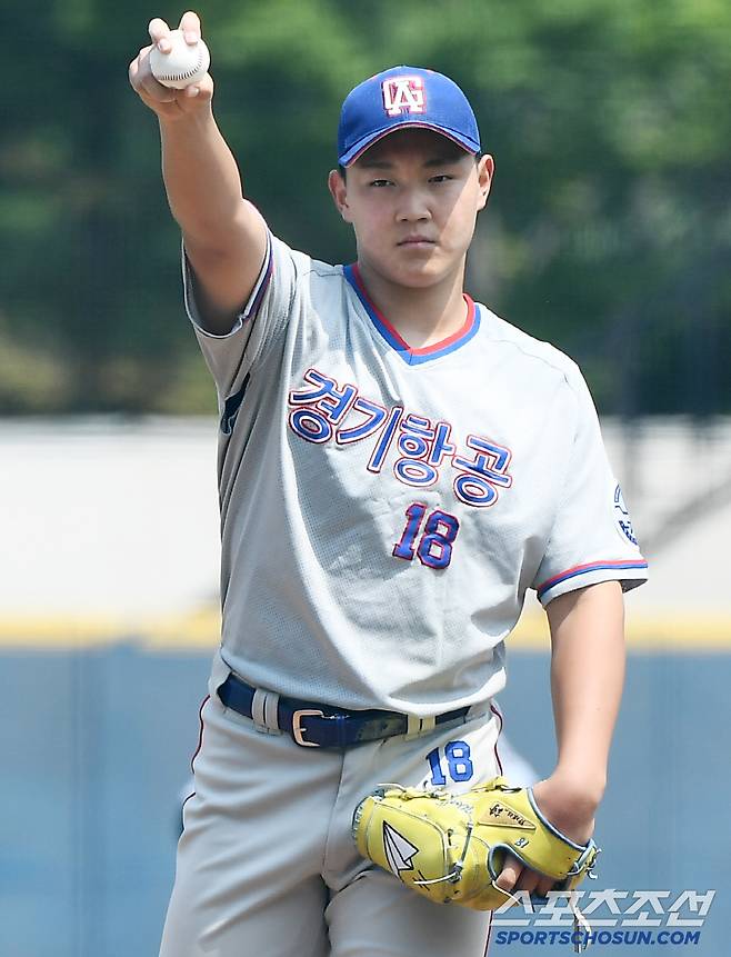 9일 서울 목동구장에서 열린 제80회 청룡기 고교야구선수권 대회 및 주말리그 왕중왕전 경기항공고와 경남고의 8강전. 경기항공고 선발투수 양우진이 다부진 표정으로 투구를 준비하고 있다. 목동=정재근 기자 cjg@sportschosun.com/2025.7.9/