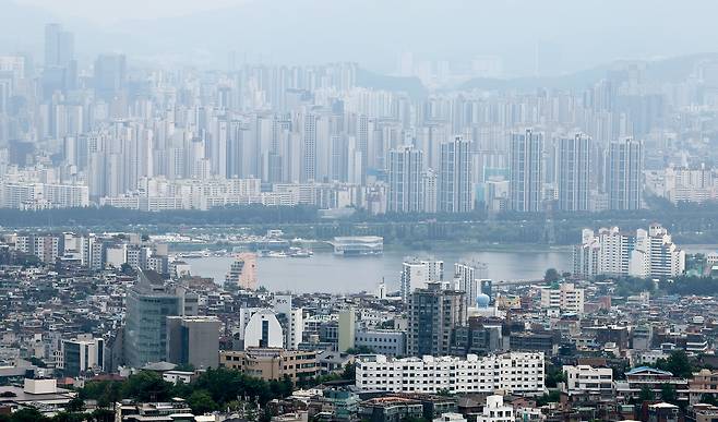 서울 남산에서 바라본 서울 아파트 단지 모습. /뉴스1