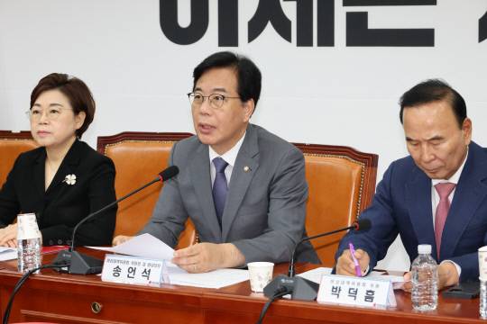 송언석 국민의힘 비대위원장 겸 원내대표가 10일 서울 여의도 국회에서 열린 비상대책위원회의에서 발언하고 있다. 연합뉴스