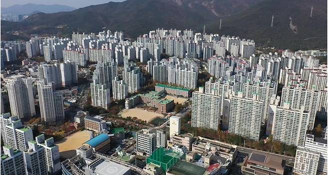 1997년 부산의 첫 계획 신도시로 조성된 해운대구 그린시티 일대. 부산시는 이곳 공동주택 3200가구와 북구 화명·금곡지구 2500가구를 대상으로 노후 계획도시 정비 첫 사업을 추진하고 있다. 해운대구 제공