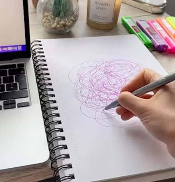 두들링 공부법은 낙서를 통해 집중을 유지하고 기억력을 높이는 데 도움을 준다./사진=틱톡 캡처