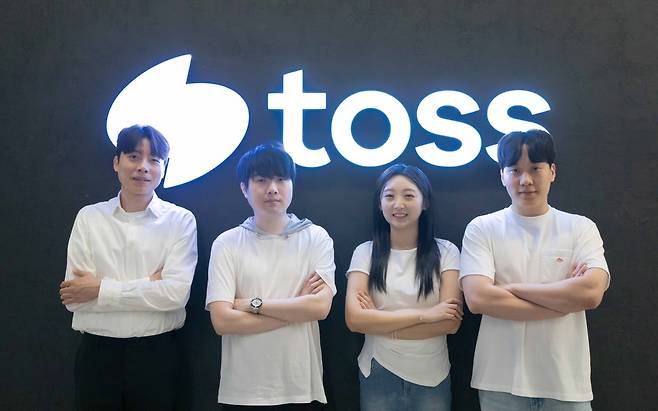 토스 화이트해커들. (사진 왼쪽부터) 최정수 연구원, 이종호 팀리더, 지한별 연구원, 정한솔 연구원. 연합뉴스
