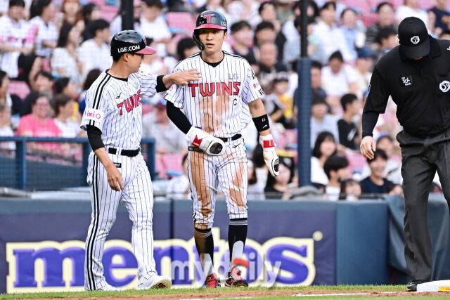 9일 서울 잠실야구장에서 열린 '2025 신한 SOL BANK KBO리그' 키움 히어로즈와 LG 트윈스 경기. LG 박해민이 2회말 1사 2루에 3루 도루를 성공하고 있다./잠실 = 한혁승 기자