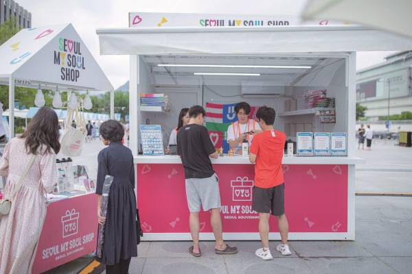 2024 서울썸머비치 현장에서 운영한 '서울마이소울샵' 팝업 /서울관광재단
