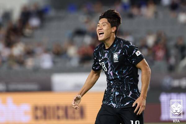 대한민국 대표팀 이호재가 11일 용인미르스타디움에서 치러진 홍콩과의 2025 동아시아 축구연맹(EAFF) E-1 풋볼 챔피언십 2차전에서 득점 후 포효하고 있다. /사진=대한축구협회