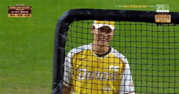 사구를 기록한 뒤 미소를 짓는 김주원. ⓒSPOTV 중계화면 캡처