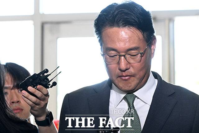 '묵묵부답' 특검 사무실 향하는 김 전 차장.