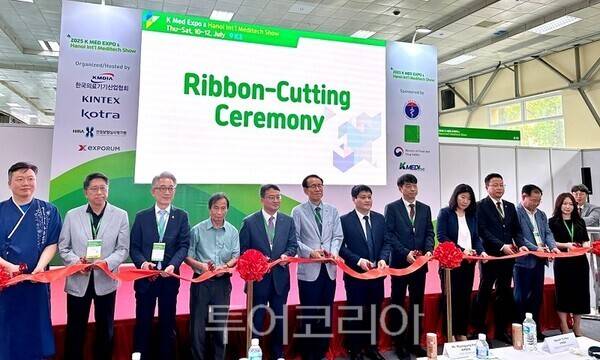킨텍스가 11일 국내 우수 의료기기 기업의 동남아 진출을 지원하기 위한 'K-Med Expo Vietnam 2025(이하 K-Med 엑스포)'를 베트남 하노이 ICE 전시컨벤션센터에서 진행하고 있다.